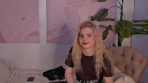 Snapshot of candiesshop chatting on 04.16.26 Candies online show from 04.16.26