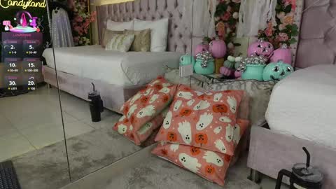 Snapshot of candy_beck chatting on 10.11.25 Candy Beck online show from 10.11.25