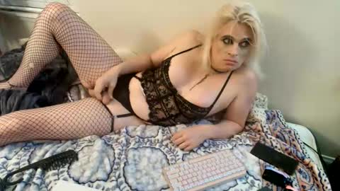 Snapshot of candy_girls_4_u chatting on 05.30.26 ExtraCandy online show from 05.30.26