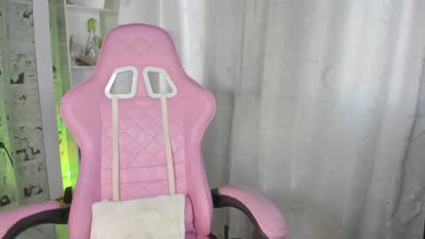 Snapshot of candy_hes chatting on 01.23.25 Nickol online show from 01.23.25