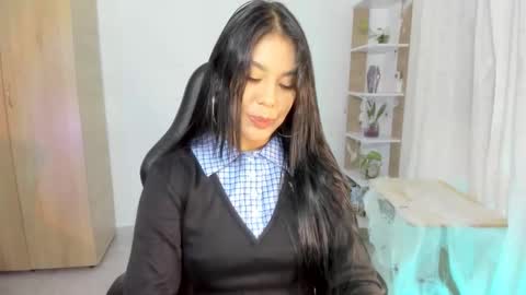 Snapshot of candy_hes chatting on 10.30.25 Nickol online show from 10.30.25