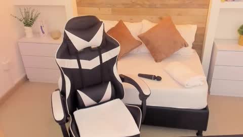 CANDY online show from 11.17.25