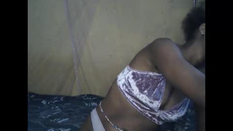 Snapshot of candybrown001 chatting on 09.16.25 candybrown001 online show from 09.16.25