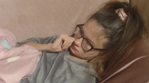 say meow and send tip  online show from 12.20.25