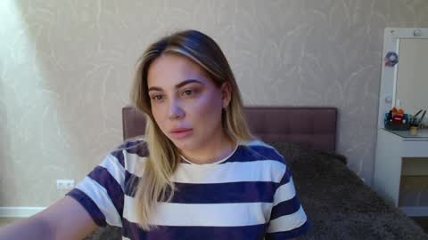 Snapshot of candymini chatting on 03.11.25 candymini online show from 03.11.25