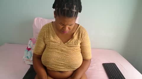 Snapshot of candyyumsaerolaxx chatting on 05.29.26 candyyumsaerolaxx online show from 05.29.26