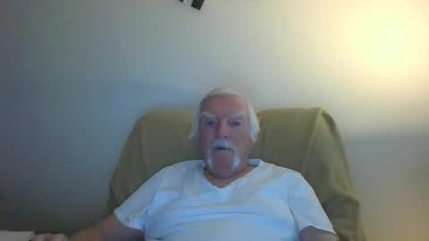 Snapshot of capecod21 chatting on 02.08.25 capecod21 online show from 02.08.25