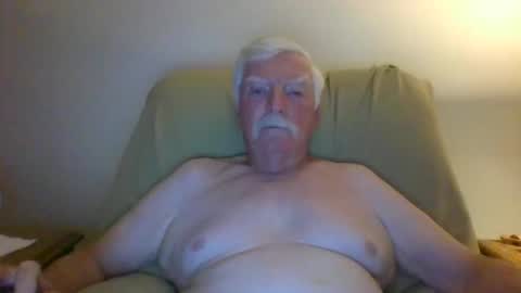 Snapshot of capecod21 chatting on 10.08.25 capecod21 online show from 10.08.25