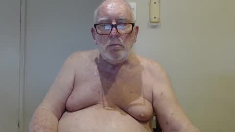 Snapshot of capt5105 chatting on 12.01.24 capt5105 online show from 12.01.24