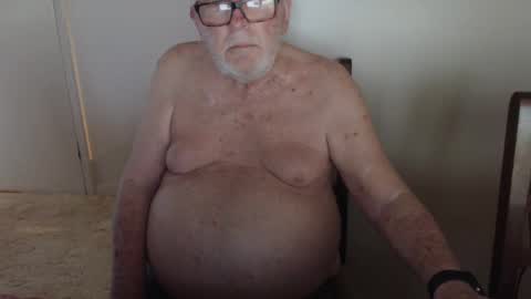 Snapshot of capt5105 chatting on 02.18.25 capt5105 online show from 02.18.25