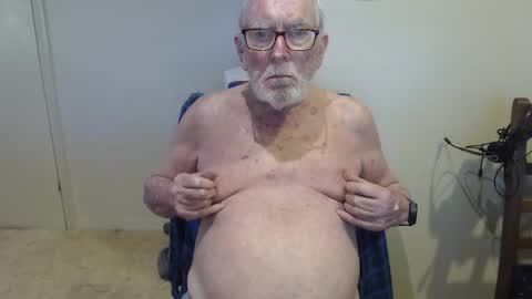 Snapshot of capt5105 chatting on 04.13.26 capt5105 online show from 04.13.26