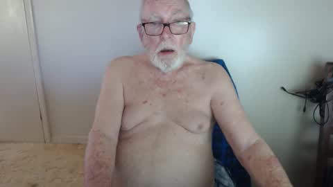 Snapshot of capt5105 chatting on 04.19.26 capt5105 online show from 04.19.26