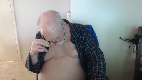 Snapshot of capt5105 chatting on 04.27.26 capt5105 online show from 04.27.26