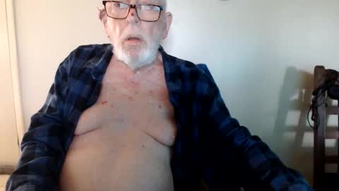 Snapshot of capt5105 chatting on 06.10.26 capt5105 online show from 06.10.26