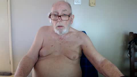 Snapshot of capt5105 chatting on 06.13.26 capt5105 online show from 06.13.26