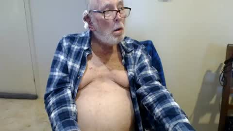 Snapshot of capt5105 chatting on 06.13.26 capt5105 online show from 06.13.26