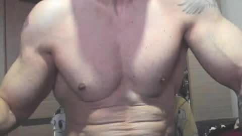 Snapshot of carin_the_body chatting on 05.20.26 Laz online show from 05.20.26