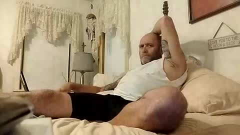 Snapshot of carldhammers chatting on 10.20.25 carldhammers online show from 10.20.25