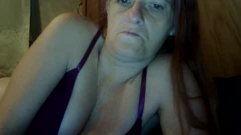 Snapshot of carleeswoman08 chatting on 10.24.25 carleeswoman08 online show from 10.24.25