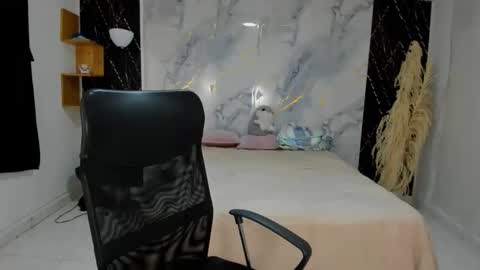 Snapshot of carlitosex09 chatting on 04.18.26 master online show from 04.18.26