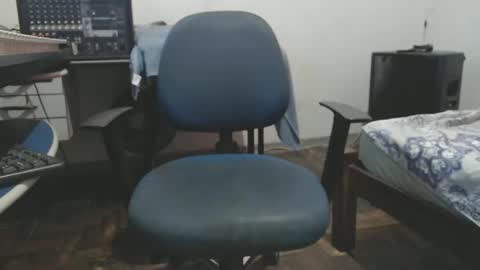 Snapshot of carlos2557 chatting on 02.15.26 carlos online show from 02.15.26