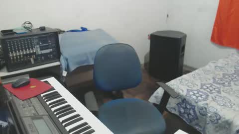 Snapshot of carlos2557 chatting on 02.17.26 carlos online show from 02.17.26