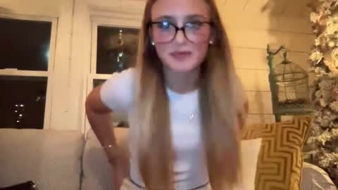 Snapshot of carlybora chatting on 11.06.25 Carly Bora online show from 11.06.25