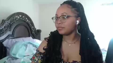 CARAMEL xoxo online show from 10.16.25