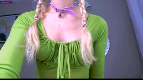 Snapshot of carmen__crybaby chatting on 09.15.25 carmen__crybaby online show from 09.15.25