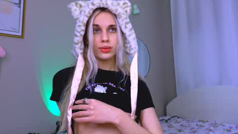 Snapshot of carmen__crybaby chatting on 09.22.25 carmen__crybaby online show from 09.22.25