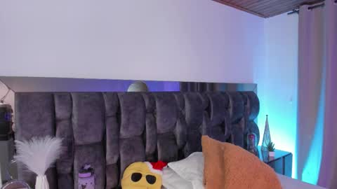 Snapshot of carol_horny chatting on 12.22.25 Carol online show from 12.22.25