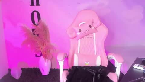 Snapshot of carolay759687 chatting on 02.22.25 carolay759687 online show from 02.22.25