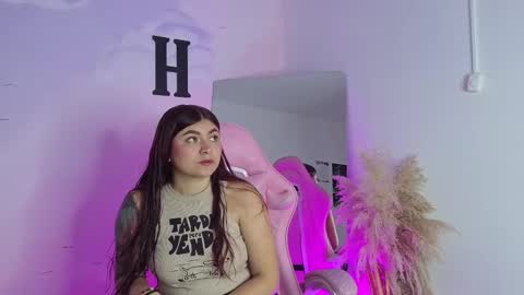 Snapshot of carolay759687 chatting on 09.18.25 carolay759687 online show from 09.18.25