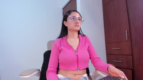 Snapshot of caroliine__ chatting on 01.17.25 Caroline online show from 01.17.25