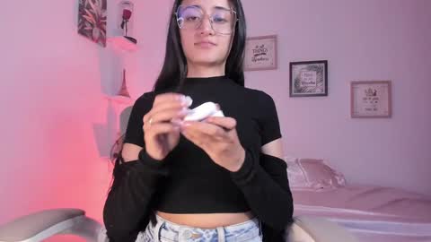 Snapshot of caroliine__ chatting on 02.07.25 Caroline online show from 02.07.25