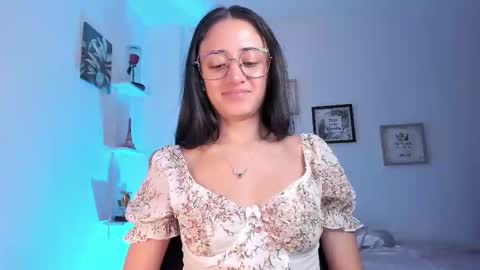 Snapshot of caroliine__ chatting on 02.13.25 Caroline online show from 02.13.25