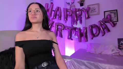 Snapshot of caroliine__ chatting on 03.11.25 Caroline online show from 03.11.25