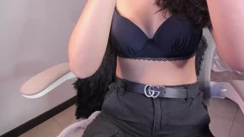 Snapshot of caroliine__ chatting on 09.18.25 Caroline online show from 09.18.25