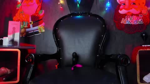 Snapshot of carolinaarias_ chatting on 12.14.24 carolina online show from 12.14.24