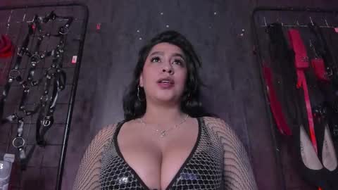 Snapshot of carolinaarias_ chatting on 10.12.25 carolina online show from 10.12.25