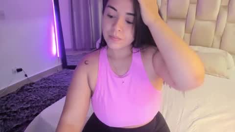 Snapshot of carolinafox_ chatting on 01.30.25 caroline online show from 01.30.25