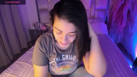 Snapshot of carolinafox_ chatting on 10.22.25 caroline online show from 10.22.25