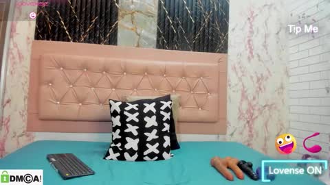 caroline daring online show from 12.19.25