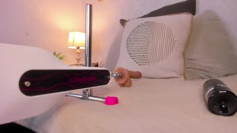  Caroline  online show from 04.15.26