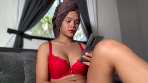 caroline_east online show from 04.07.26