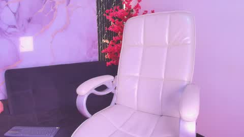 caroline_foster1 online show from 11.18.25