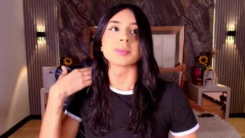 caroline_foster1 online show from 03.26.26