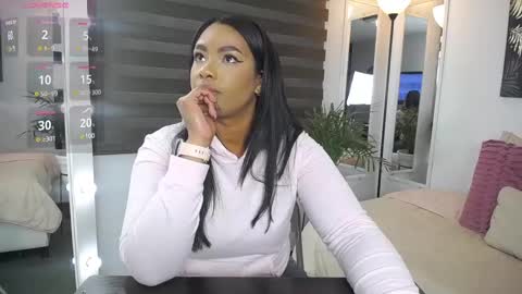 C A R O L I N E online show from 03.04.25