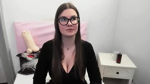 Snapshot of carolineamore chatting on 03.04.26 CarolineAmore online show from 03.04.26