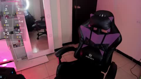 CarolineeGarcia online show from 11.28.25